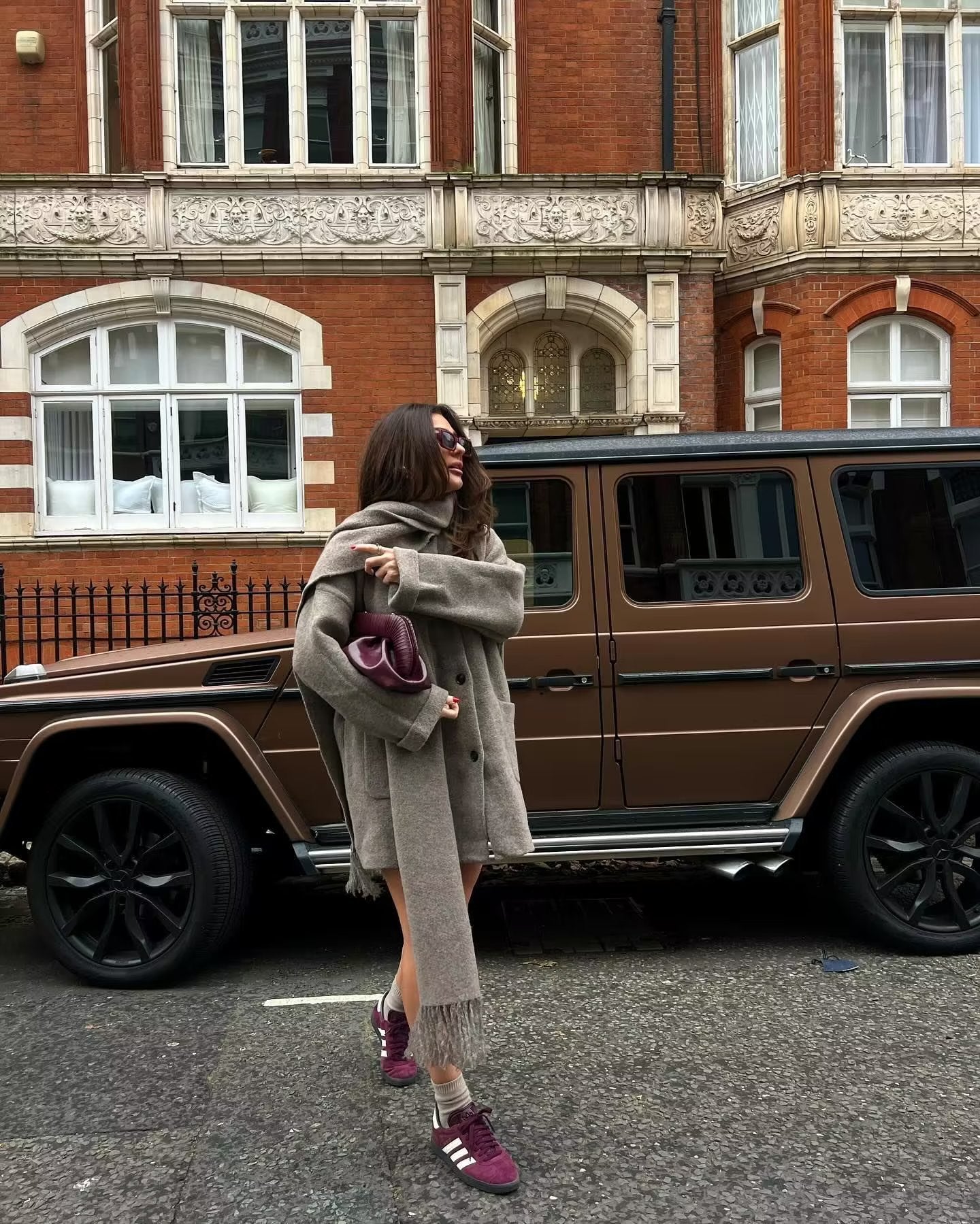 Manteau Long Élégant avec Écharpe Intégrée